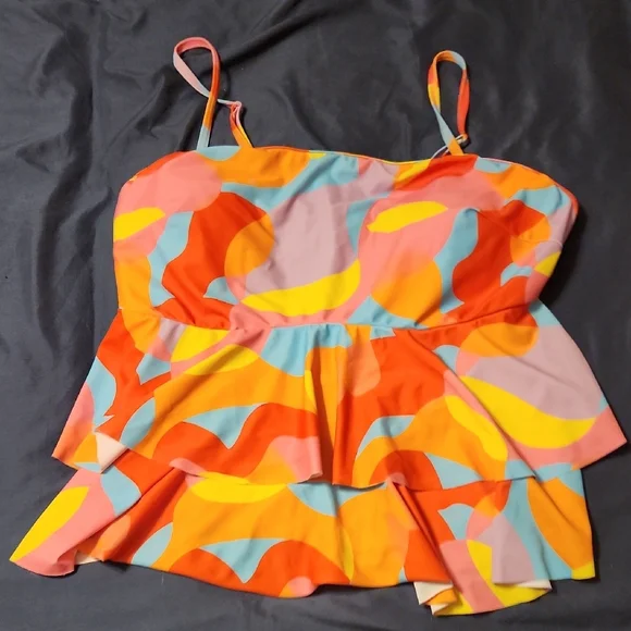 Colorful Ruffled Swimsuit Set - Picture 6 of 9